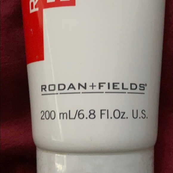 AMAZING 🎄🛍️Rodan & Fields💕 essentials body Moisturizer - Picture 3 of 6